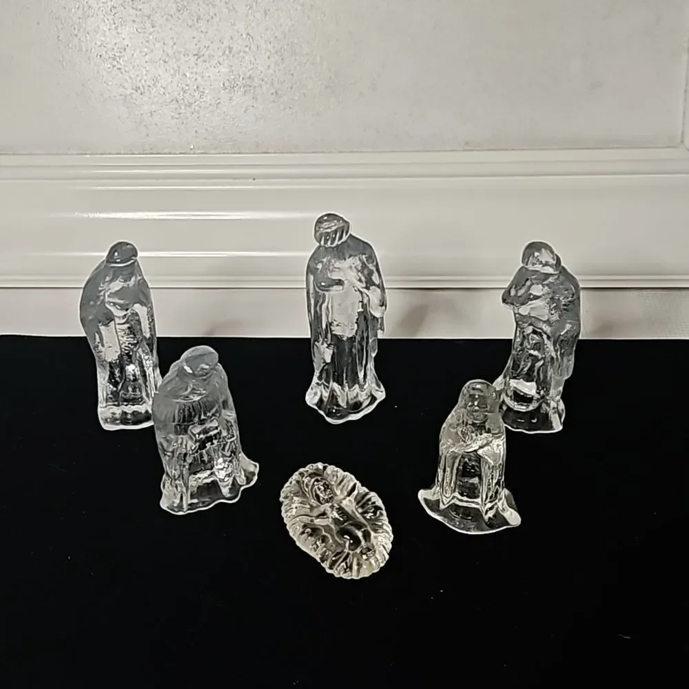 Elegant 6-Piece Clear Glass Nativity / Manger Set